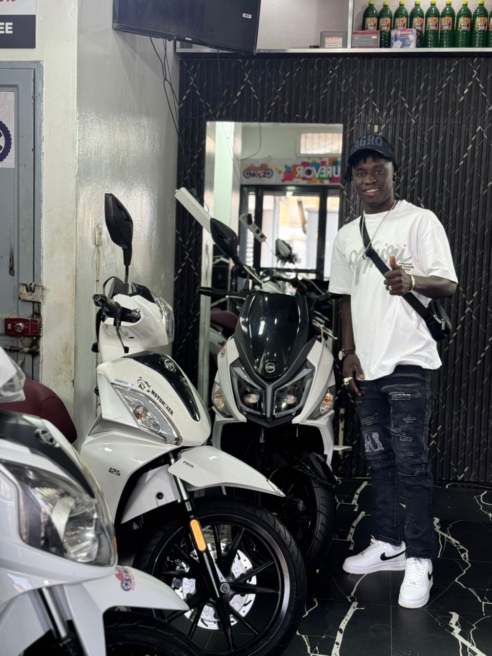 BOUBA SYM — scooters neufs en showroom